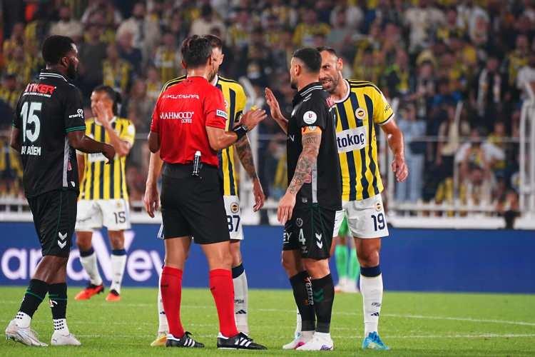 <p>Penaltı pozisyonu i&ccedil;in bazı eski hakemler de şu yorumları yaptı:</p>

