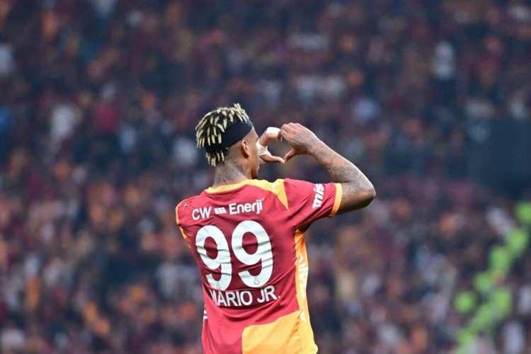 <p>32 yaşındaki &ouml;n libero oyuncusunun Suudi ekibinden yıllık 6 milyon Euro maaş alacağı &ouml;ğrenildi.</p>
