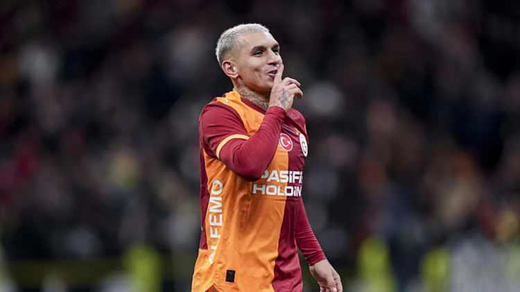 <p>Sarı-kırmızılı ekipte Başkan Dursun &Ouml;zbek ve teknik direkt&ouml;r Okan Buruk'un Uruguaylı futbolcunun takımda kalmasını istediği biliniyor.</p>
