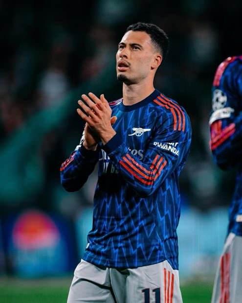 <p>Brezilyalı futbolcunun &uuml;st &uuml;ste iki ma&ccedil;ta kadro dışında kalması İngiliz basınında da dikkat &ccedil;ekti.</p>
