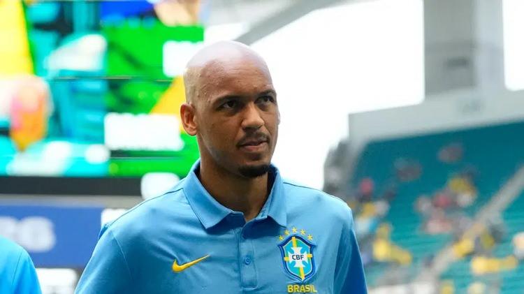<p>Trabzonspor ge&ccedil;tiğimiz ay Al-Ittihad'dan ayrılan Brezilyalı yıldız Fabinho ile anlaştı.<br />
<br />
D&uuml;nyaca &uuml;nl&uuml; futbolcunun bug&uuml;n Trabzon'a getirilmesi planlanıyor.<br />
<br />
(FOTOMA&Ccedil;)</p>
