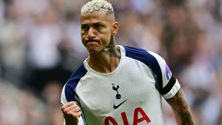 <p>Darwin Nunez transferini bitiremeyen Trabzonspor'a Richarlison &ouml;nerisi geldi.<br />
<br />
(FANATİK)</p>
