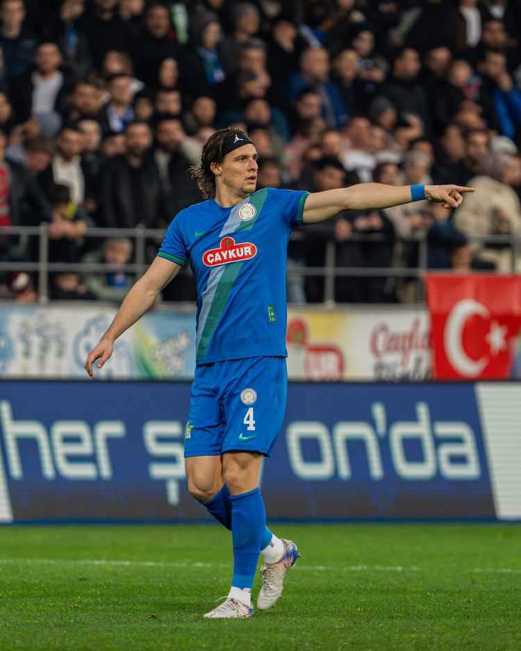 <p>Stoper: Attila Mocsi | &Ccedil;aykur Rizespor</p>
