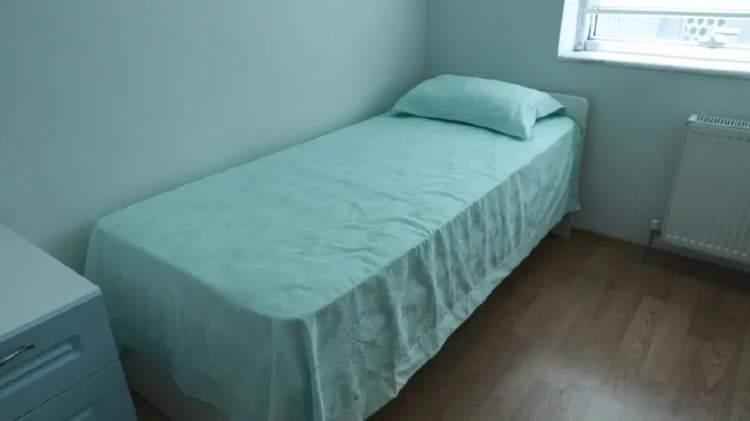 <p>Şişli'de fiyatlar 25 bin liradan 50 bin liraya, Fatih'te 30 bin liradan 40 bin liraya, Kadık&ouml;y'de 30 bin liradan 50 bin liraya kadar &ccedil;ıkıyor.</p>

<p>&nbsp;</p>
