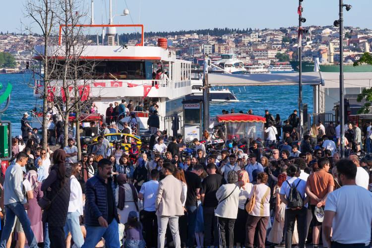 <p><span style="color:#B22222"><strong>RİZELİLER</strong></span></p>

<p><strong>&Uuml;SK&Uuml;DAR VE KADIK&Ouml;Y'DE</strong></p>
