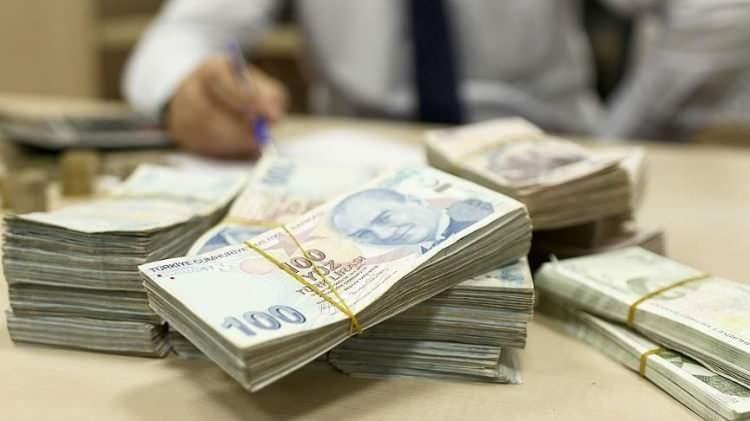 <div>Kıdem tazminatı yalnızca işten &ccedil;ıkarılanlara &ouml;denmiyor. Belirli prim g&uuml;n&uuml; ve sigortalılık s&uuml;resi şartlarını tamamlayan &ccedil;alışanlar, emeklilik yaşını beklemeden kendi isteğiyle işten ayrılıp kıdem tazminatı alabiliyor. Bunun i&ccedil;in SGK'dan kıdem tazminatına esas yazı alınması gerekiyor.</div>

<div>&nbsp;</div>
