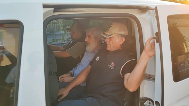 <p>&nbsp;Adana Emniyet M&uuml;d&uuml;rl&uuml;ğ&uuml; Ter&ouml;rle M&uuml;cadele Şube M&uuml;d&uuml;rl&uuml;ğ&uuml; ekipleri, Furkan Vakfı Kurucu Başkanı Alparslan Kuytul ile &ccedil;ok sayıda kişinin evine sabah saatlerinde operasyon d&uuml;zenledi.</p>

