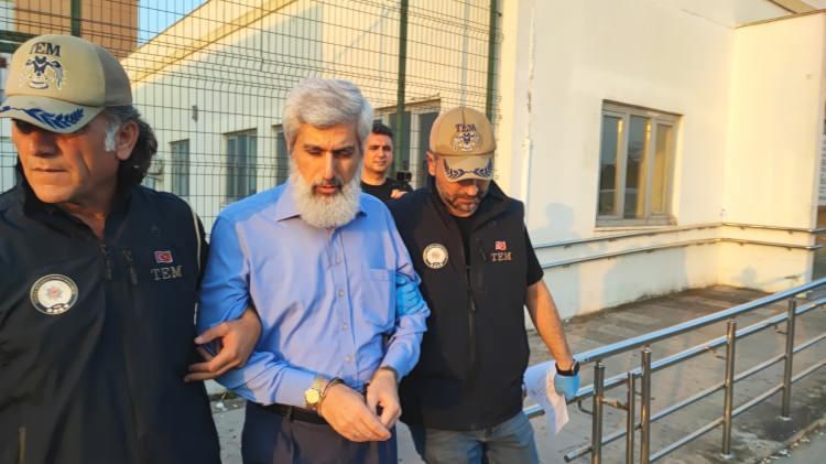 <p><span style="color:#B22222"><strong>EŞİYLE BİRLİKTE G&Ouml;ZALTI</strong></span></p>

<p>Evde yapılan aramanın ardından Alparslan Kuytul ve eşi Semra Kuytul ile &ccedil;ok sayıda kişi g&ouml;zaltına alındı.</p>

<p>Ş&uuml;pheliler, sağlık kontrol&uuml;n&uuml;n ardından emniyete g&ouml;t&uuml;r&uuml;ld&uuml;.&nbsp;</p>
