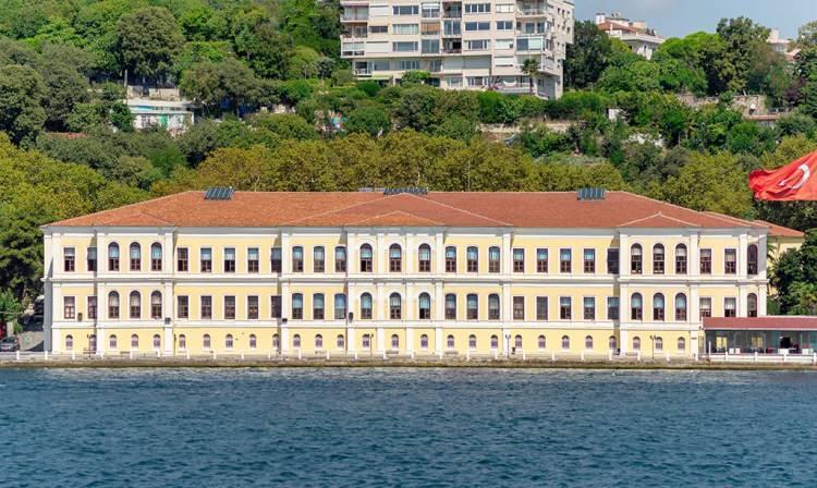 <p><span style="color:#B22222"><strong>İSTANBUL KABATAŞ ERKEK LİSESİ</strong></span></p>
