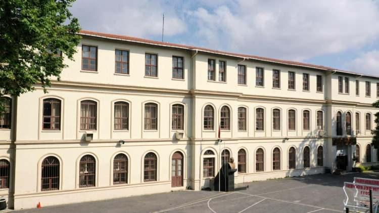 <p><span style="color:#B22222"><strong>CAĞALOĞLU ANADOLU LİSESİ</strong></span></p>

<p>&nbsp;</p>
