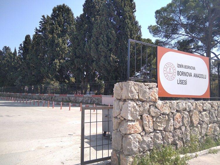<p><span style="color:#B22222"><strong>BORNOVA ANADOLU LİSESİ</strong></span></p>

<p>İstanbul Teknik &Uuml;niversitesi (İT&Uuml;): 14 &ouml;ğrenci</p>

<p>Boğazi&ccedil;i &Uuml;niversitesi: 6 &ouml;ğrenci</p>

<p>Yıldız Teknik &Uuml;niversitesi: 12 &ouml;ğrenci</p>

<p>Hacettepe &Uuml;niversitesi: 7 &ouml;ğrenci</p>
