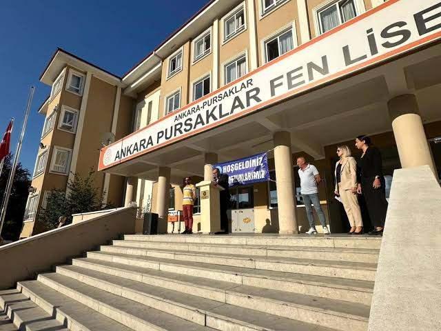 <p>Pursaklar Fen Lisesinde tercihte bulunan 82 &ouml;ğrencinin tamamı &uuml;niversiteye yerleşti.</p>
