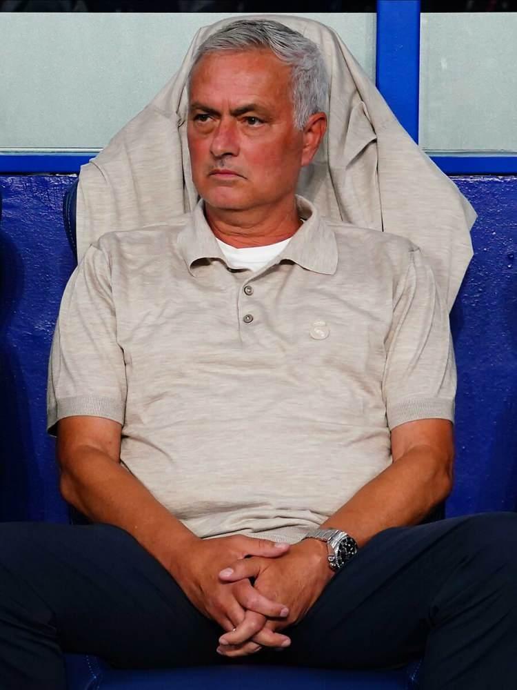 <p>M&uuml;cadelenin ardından İspanyol basını ise Arda G&uuml;ler'in Espanyol karşısındaki performansından &ouml;vg&uuml;yle s&ouml;z etti ve teknik direkt&ouml;r Jose Mourinho'nun yıldız futbolcuyu oyundan erken almasını eleştirdi.&nbsp;</p>
