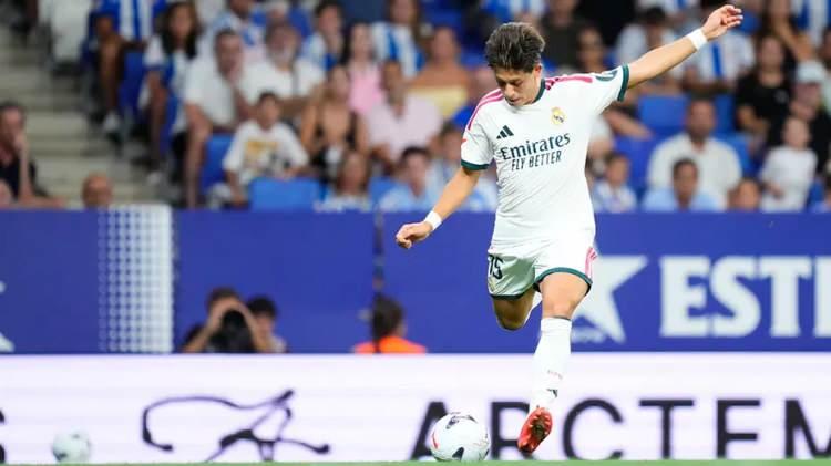 <p>Defensa Central (Gazeteci David Jorquera): "Arda G&uuml;ler'in oyundan &ccedil;ıkarılmasını beğenmedim. Bence Vinicius&rsquo;un oyundan &ccedil;ıkarılması gerektiği halde Mourinho kolay yolu se&ccedil;ti."</p>
