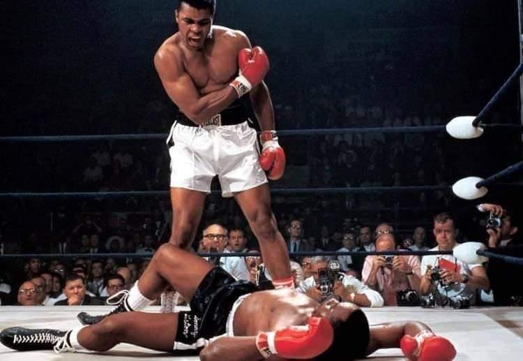 <p><strong><span style="color:#B22222">MUHAMMED ALİ&nbsp;</span> |&nbsp; İSLAM</strong></p>

<p>&nbsp;</p>

<p>Muhammad Ali, 1964 yılında Nation of Islam&rsquo;a katılarak İslamiyet&rsquo;i kabul etti ve adını Cassius Clay&rsquo;den Muhammad Ali&rsquo;ye değiştirdi.</p>
