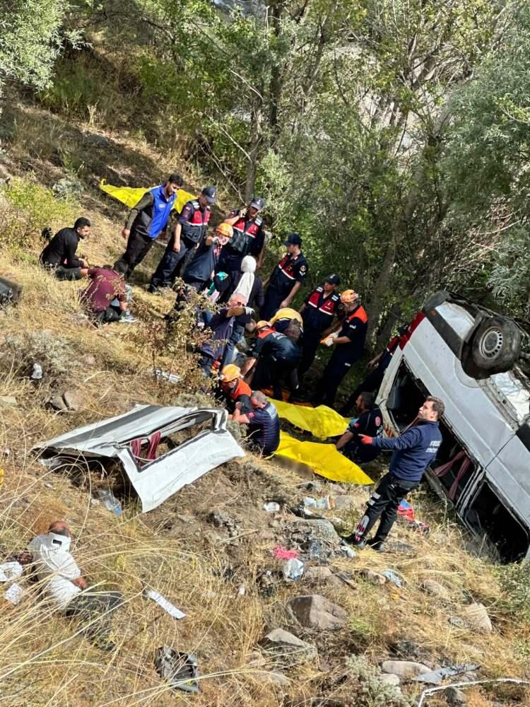 <p>İhbar &uuml;zerine b&ouml;lgeye &ccedil;ok sayıda sağlık, jandarma, emniyet, itfaiye ve AFAD ekibi sevk edildi.&nbsp;</p>
