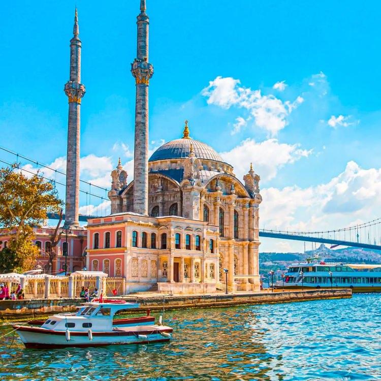 <p><span style="color:#B22222"><strong>İSTANBUL DA LİSTEYE GİRDİ</strong></span></p>
