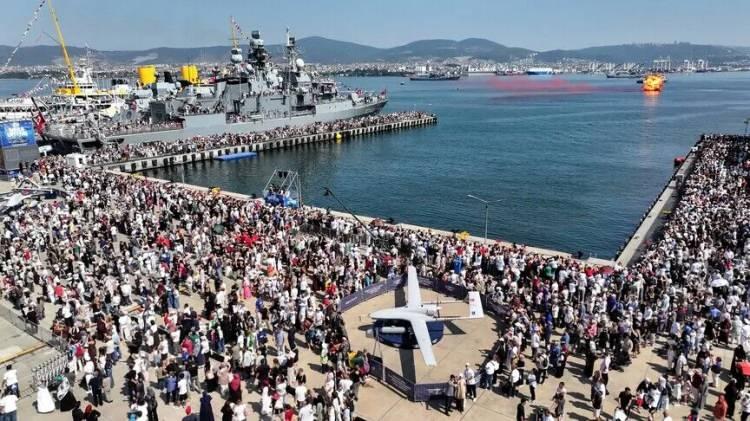 <p>Savunma sanayii şirketlerinin stantlarında mill&icirc; savaş gemisi projeleri, insansız deniz ve su altı ara&ccedil;ları, f&uuml;ze sistemleri, m&uuml;himmatlar, sonarlar, enerji &ccedil;&ouml;z&uuml;mleri ve yeni nesil deniz teknolojileri sergileniyor</p>

<p>&nbsp;</p>

