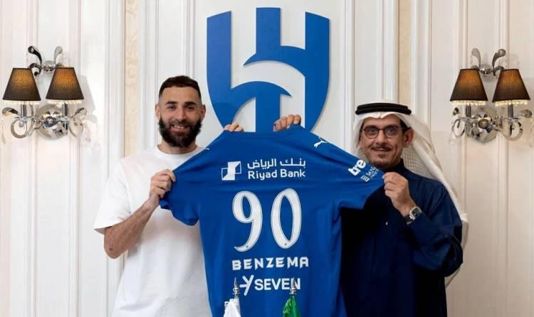 <p><em><strong>S&ouml;zc&uuml;'n&uuml;n haberine g&ouml;re </strong></em>bordo-mavililer, d&uuml;nyaca &uuml;nl&uuml; Fransız golc&uuml; Karim Benzema i&ccedil;in harekete ge&ccedil;ti.</p>
