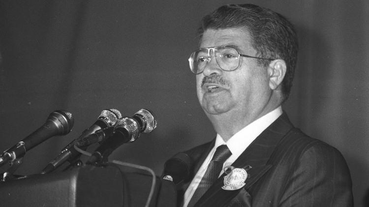 <p>&Ouml;ld&uuml;r&uuml;ld&uuml;ğ&uuml; y&ouml;n&uuml;ndeki iddialar nedeniyle 17 Nisan 1993 tarihindeki &ouml;l&uuml;m&uuml;nden 19 yıl sonra 2 Ekim 2012&rsquo;de, &Ouml;zal'ın mezarı a&ccedil;ıldı.</p>

<p>Naaştan alınan &ouml;rneklerin Adli Tıp Kurumu'na g&ouml;nderilmesi sonucu yapılan toksikolojik incelemede &ccedil;eşitli toksik maddeler tespit edilmesine rağmen bunların, &Ouml;zal'ın &ouml;l&uuml;m&uuml;ne neden olup olmadığı kesin bi&ccedil;imde ortaya konulamadı.</p>

<p>Adli Tıp raporunda &ouml;l&uuml;m nedeninin kesin olarak belirlenemediği a&ccedil;ıklandı.</p>
