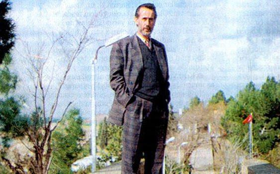 <p>Ancak Mahmut &Ouml;zer&rsquo;in defnedildiği belirtilen mezara, &ldquo;Yeşil&rdquo; diye tanınan Mahmut Yıldırım&rsquo;ın cenazesinin defnedildiği iddiası ortaya atıldı.</p>

<p>İddianın incelenmesi i&ccedil;in mahkeme kararıyla mezarın a&ccedil;ılmasına karar verildi.</p>
