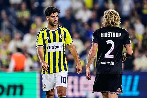 <p>Fenerbah&ccedil;e, Lyon'la r&ouml;vanş ma&ccedil;ını 26 Ağustos &Ccedil;arşamba g&uuml;n&uuml; oynayacak.</p>
