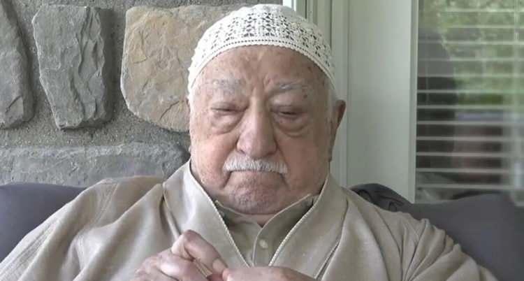 <p>Tanık, Denizolgun'un kendisine Fetullah G&uuml;len'den bir mektup geldiğini s&ouml;ylediğini aktararak, <em><strong>"Denizolgun Fetullah G&uuml;len'den mektup geldi, ilerleyen s&uuml;re&ccedil;te birlikte hareket etmek istediğini s&ouml;yledi"</strong></em> dedi.</p>

<p>Tanığın anlatımına g&ouml;re s&ouml;z konusu g&ouml;r&uuml;şmede, Pensilvanya'dan geldiği &ouml;ne s&uuml;r&uuml;len bu teklifin nasıl değerlendirileceği de konuşuldu.</p>
