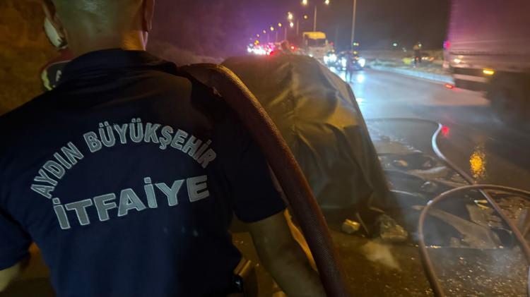 <p>Yaklaşık 30 yıllık itfaiyeci olan Aydın B&uuml;y&uuml;kşehir Belediyesi İtfaiye Daire Başkanı Taner G&uuml;nhan, elektrikli ara&ccedil;ların şarjı esnasında ufak tefek yangına şahit olduğunu ancak meslek hayatında ilk defa b&ouml;yle bir yangınla karşılaştığını belirtti. G&uuml;nhan, "Artık g&uuml;n&uuml;m&uuml;zde elektrikli ara&ccedil; sayısı g&uuml;nden g&uuml;ne &ccedil;oğalmakta.</p>
