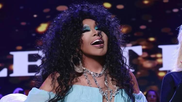 B&uuml;lent Ersoy ve seyirci arasında gerilim! 'Defol git' diyerek azarladı sahnede kıyameti kopardı