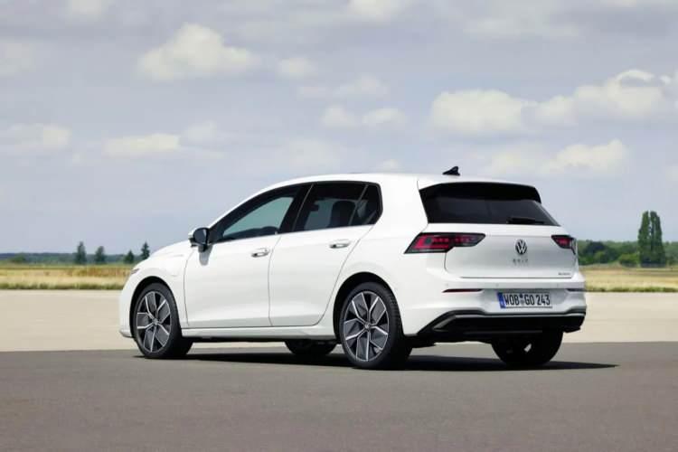 <p><strong><span style="color:rgb(178, 34, 34)">VOLKSWAGEN GOLF&nbsp;</span>&nbsp;|&nbsp; 25 MİLYON</strong></p>

<p>&nbsp;</p>

<p>1974 |&nbsp; Almanya</p>
