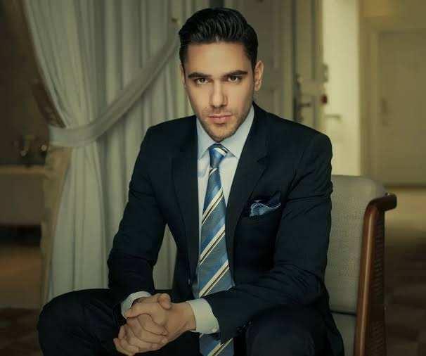 <p>Kadir Doğulu - 4 Mn takipçi</p>

<p>&nbsp;</p>
