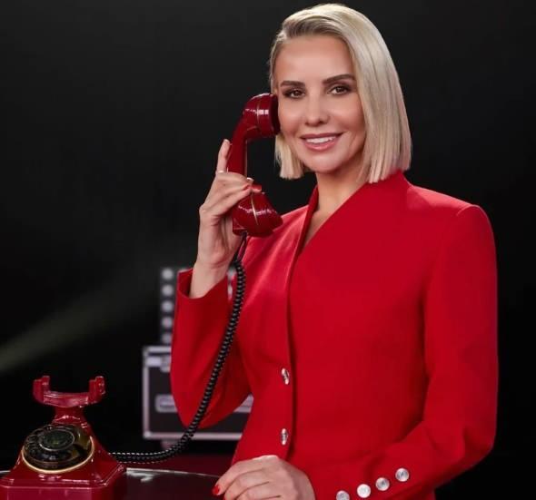 <p>Esra Erol - 4,5 Mn takipçi</p>
