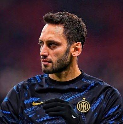 <p>Hakan Çalhanoğlu - 6,5 Mn takipçi</p>
