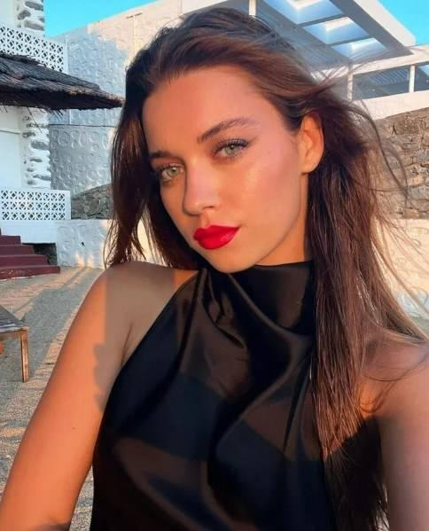 <p>Afra Saraçoğlu - 10,1 Mn takipçi</p>
