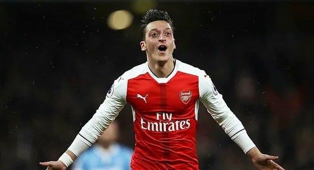 <p>Mesut Özil - 26,6 Mn takipçi</p>
