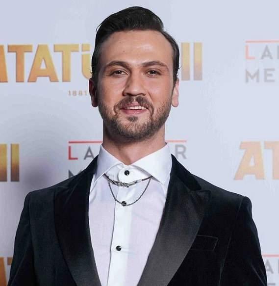 <p>Aras Bulut İynemli - 10,4 Mn takipçi</p>

<p>&nbsp;</p>
