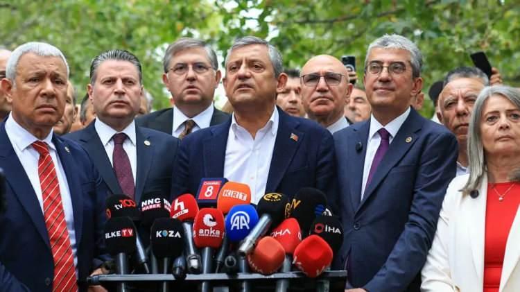 <p>Bolu-Seben Belediye Başkanı Uygar Oturakdaş</p>

<p>Burdur Belediye Başkanı Ali Orkun Ercengiz</p>

<p>Burdur-Bucak Belediye Başkanı H&uuml;lya G&uuml;m&uuml;ş</p>

<p>Bursa-Gemlik Belediye Başkanı Ş&uuml;kr&uuml; Deviren</p>

<p>Bursa-Harmancık Belediye Başkanı Haşim Ali Arıkan</p>

<p>Bursa-Mudanya Belediye Başkanı Deniz Dalgı&ccedil;</p>

<p>Bursa-Mustafakemalpaşa Belediye Başkanı Ş&uuml;kr&uuml; Erdem</p>

<p>Bursa-Nil&uuml;fer Belediye Başkanı Şadi &Ouml;zdemir</p>

<p>Bursa-Osmangazi Belediye Başkanı Erkan Aydın</p>

<p>Burdur-Yeşilova Belediye Başkanı Okan Kurd</p>
