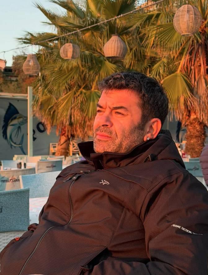 <p>B&uuml;lent Şakrak, Kadık&ouml;y&rsquo;deki konseri &ouml;ncesinde basın mensuplarıyla sohbet ederek sağlık durumuyla ilgili a&ccedil;ıklamalarda bulundu.&nbsp;</p>
