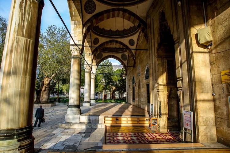 <p>Bu camilerden 5 bin 145&rsquo;i tarihi cami stat&uuml;s&uuml;nde yer alırken, Osmanlı d&ouml;neminde sultanların yaptırdıkları selatin cami sayısı ise 597.&nbsp;</p>

<p>&nbsp;</p>

