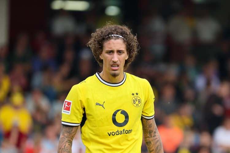 <p>Transferde son olarak Fabinho'ya imzayı attıran Trabzonspor'da forvete yapılacak hamle i&ccedil;in g&uuml;ndemdeki isim Fabio Silva.<br />
<br />
Bordo-mavililer Borussia Dortmund'a kiralama teklifini yaptı.<br />
<br />
(FOTOMA&Ccedil;)</p>
