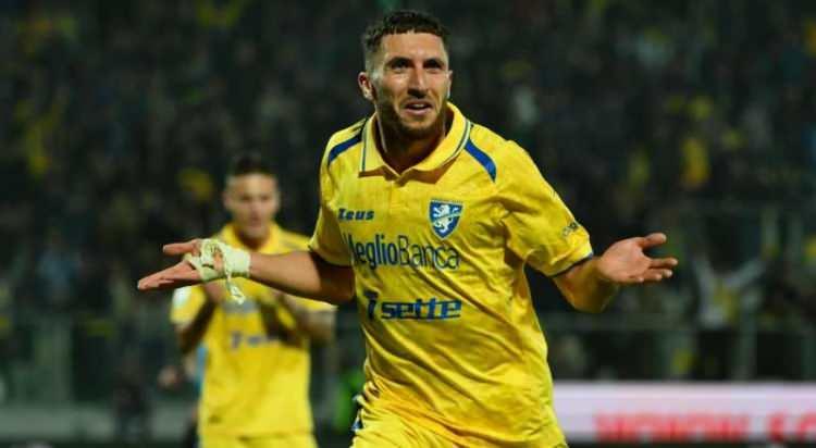 <p>Beşiktaş, kanat transferi i&ccedil;in g&ouml;r&uuml;şmelerine devam ettiği Fares Ghedjemis i&ccedil;in teklifini 11+3 milyon eurodan 11+5 milyon euroya y&uuml;kseltti.<br />
<br />
(TAKVİM)</p>

