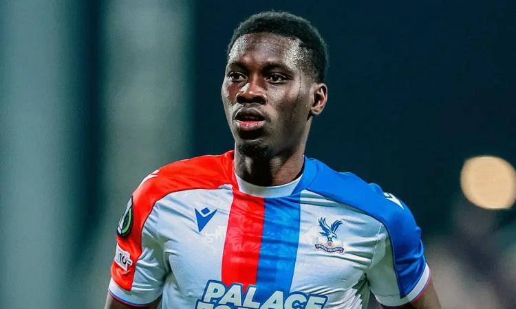 <p>Galatasaray, Crystal Palace'ın kanat oyuncusu Ismaila Sarr i&ccedil;in 40 milyon euroluk teklifini 45 milyon euroya y&uuml;kseltti.<br />
<br />
İngiliz ekibi 60 milyon euro talep ederken transfer i&ccedil;in yanıt bekleniyor.<br />
<br />
(SABAH)</p>
