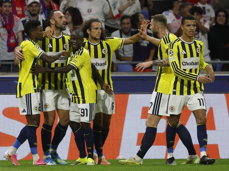 <p>Europe 1, Fenerbah&ccedil;e'nin ilk yarıda bulduğu gollerle karşılaşmanın kontrol&uuml;n&uuml; ele ge&ccedil;irdiğine dikkat &ccedil;ekti.</p>

<p>&nbsp;</p>

<p>Fransız ekibinin &ouml;zellikle ilk yarıdaki performansı eleştirilirken, Fenerbah&ccedil;e'nin Lyon'un Şampiyonlar Ligi umutlarını sona erdirdiği vurgulandı.</p>
