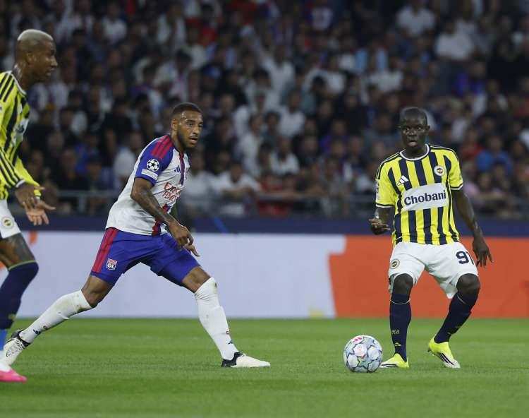 <p>L'Equipe, Lyon'un Şampiyonlar Ligi hayalinin Fenerbah&ccedil;e karşısında sona erdiğini okuyucularına aktardı. Fenerbah&ccedil;e'nin ma&ccedil;a &ccedil;ok daha etkili başladığını belirten gazete, Muriqi ve Brown'ın golleriyle Lyon'un planlarının kısa s&uuml;rede bozulduğunu ifade etti.</p>

<p>&nbsp;</p>
