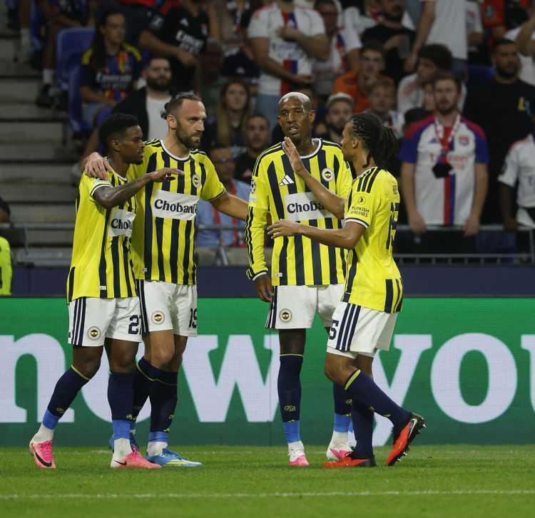 <p>İngiliz basını, ma&ccedil;ın sportif tarafının yanında karşılaşma sonrası yaşanan olaylara da geniş yer verdi.</p>

<p>The Sun, Fenerbah&ccedil;e'nin galibiyetinden sonra Matteo Guendouzi'nin Lyon trib&uuml;nlerine y&ouml;nelik hareketlerinin b&uuml;y&uuml;k tartışma yarattığını yazdı.</p>
