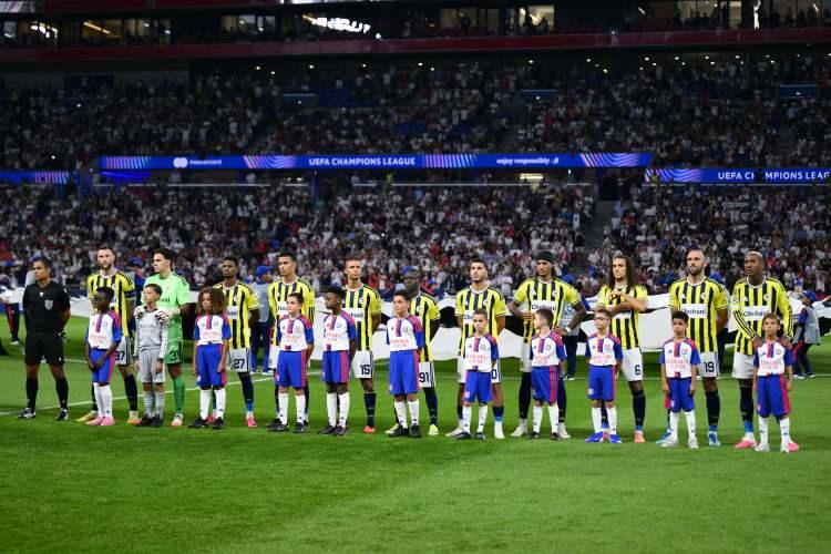 <p>&Ouml;te yandan yine Fransız basınından Foot Mercato, Lyon'un Devler Ligi'nden elenmesin "Acı bir hayal kırıklığı" olarak yayınladı.</p>
