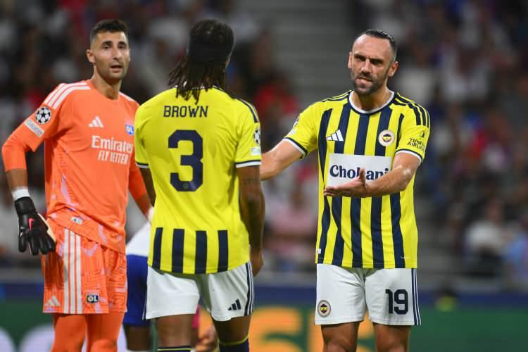 <p>Mercato satırlarında, "Fenerbah&ccedil;e ma&ccedil;ı Lyon i&ccedil;in b&uuml;y&uuml;k &ouml;nem taşıyordu. Sarı-lacivertliler, 13. dakikanın ardından en net fırsatlarını buldu. Fenerbah&ccedil;e 4 dakikada 2 gol buldu. Şaşkına d&ouml;nen Lyon, Şampiyonlar Ligi umutlarının devre arasından &ouml;nce sona erdiğini g&ouml;rd&uuml;. Fenerbah&ccedil;e ma&ccedil;ın son anlarında direndi. Lyon i&ccedil;in Avrupa Ligi'nde m&uuml;cadele edecek olmak acı bir hayal kırıklığı oldu." ifadelerine yer verdi.</p>

