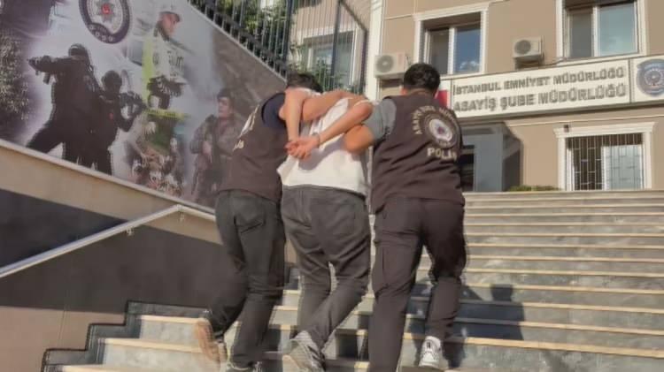 <p>Emniyete g&ouml;t&uuml;r&uuml;len Hakan S.&rsquo;nin 'Kasten yaralama' su&ccedil;undan 1 kaydı olduğu &ouml;ğrenildi.</p>
