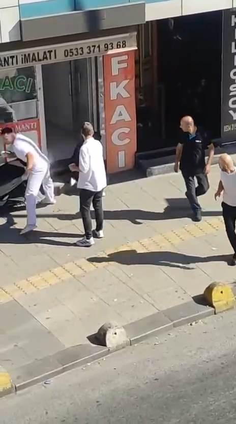 <p>Sayacı, silahla ateş ederek Gezer&rsquo;i g&ouml;ğs&uuml;nden ve boynundan yaraladı.&nbsp;</p>

