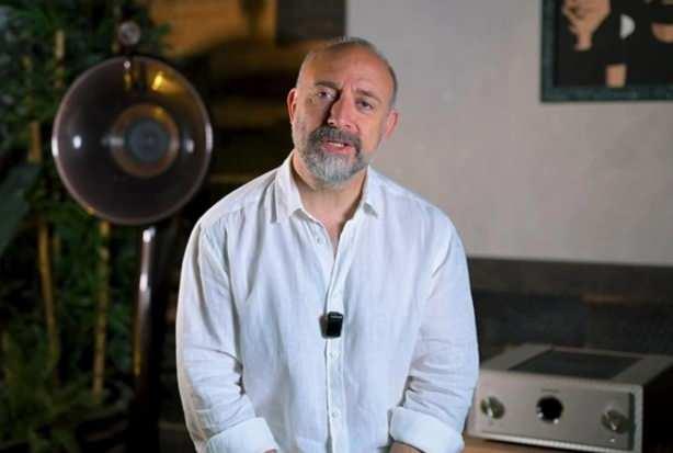 <p>The Odyofi' adlı YouTube kanalına konuşan &uuml;nl&uuml; isim, yılardır ilgilendiği gizli işi hakkında da a&ccedil;ıklamalarda bulundu.&nbsp;</p>
